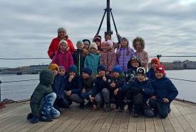 21 апреля, ученики 2В класса, со своим любимым учителем Ларисой Николаевной, побывали на интересной и познавательной экскурсии-квесте на крейсере «Аврора»